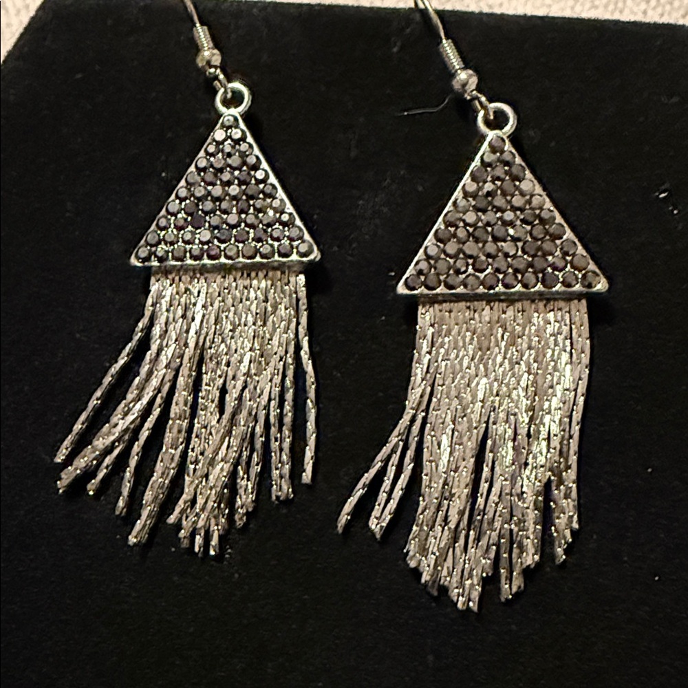 5/$25 triangle Earrings